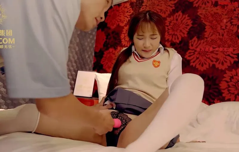 Con cưng dùng thân trả tiền cho bố vay tiền bọn xã hội đen